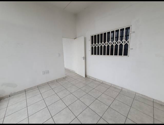 454M² WAREHOUSE TO LET IN CROWN